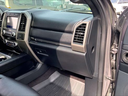 Used 2021 Ford Expedition XLT RWD image 16