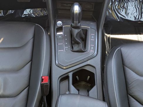 Used 2018 Volkswagen Tiguan SEL Premium FWD image 17