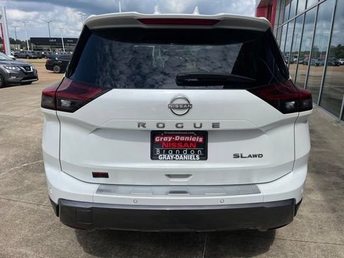 Certified 2025 Nissan Rogue SL w/ Tech Package AWD/4WD image 3