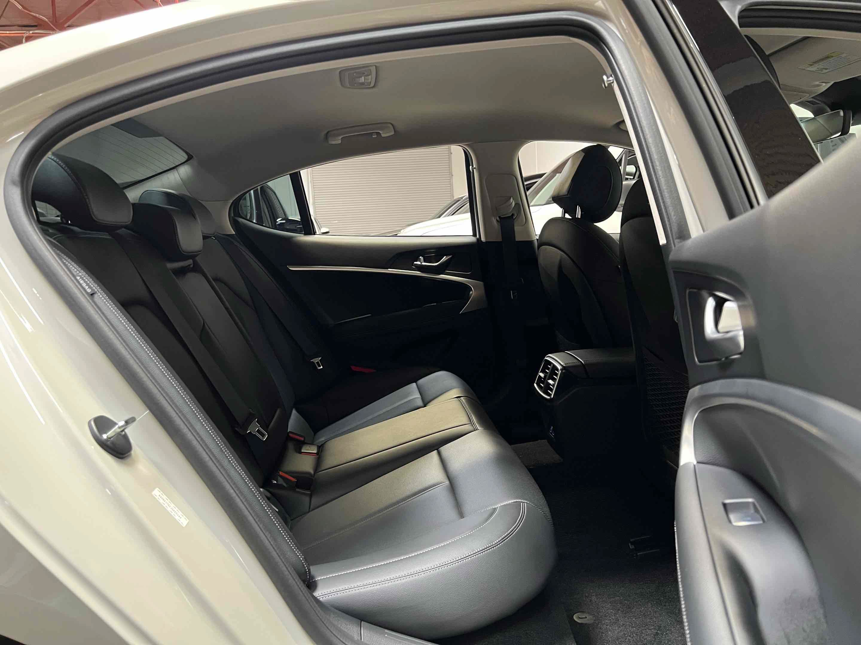 Used 2025 Genesis G70 2.5T RWD image 36
