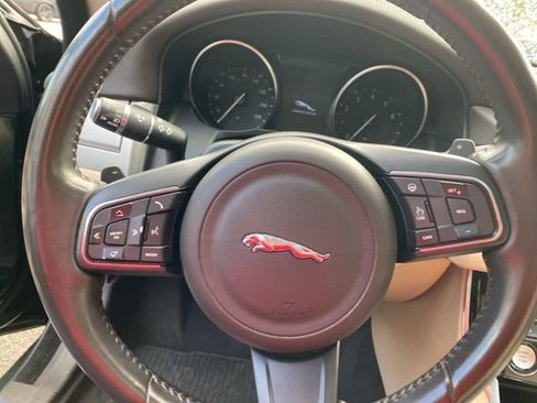 Used 2017 Jaguar XF Premium image 42