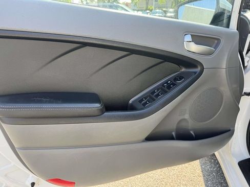 Used 2017 Kia Forte LX FWD image 15