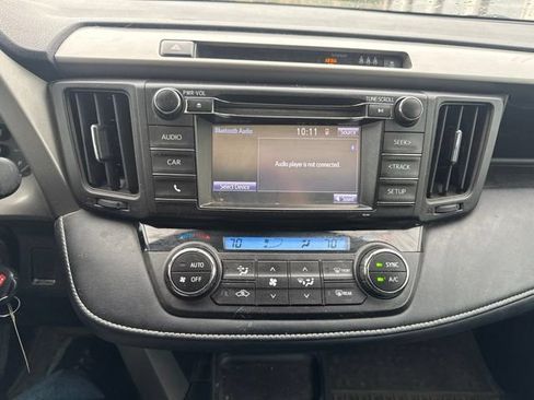 Used 2018 Toyota RAV4 XLE AWD/4WD image 2