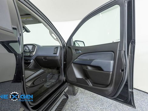 Used 2017 Chevrolet Colorado Z71 AWD/4WD image 37