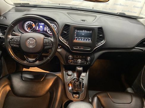 Used 2019 Jeep Cherokee Latitude Plus AWD/4WD image 25