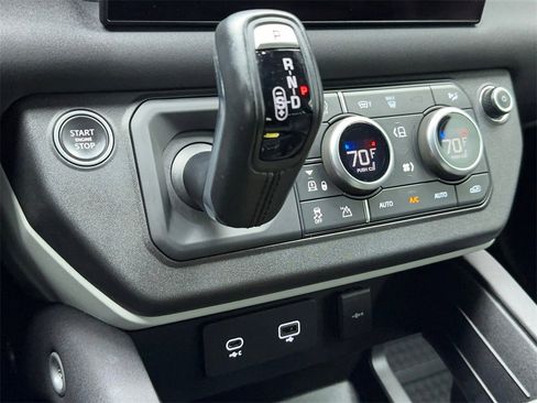 Used 2022 Land Rover Defender 110 SE image 33