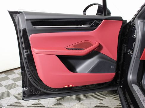 Certified 2025 Porsche Macan 4S Electric image 15