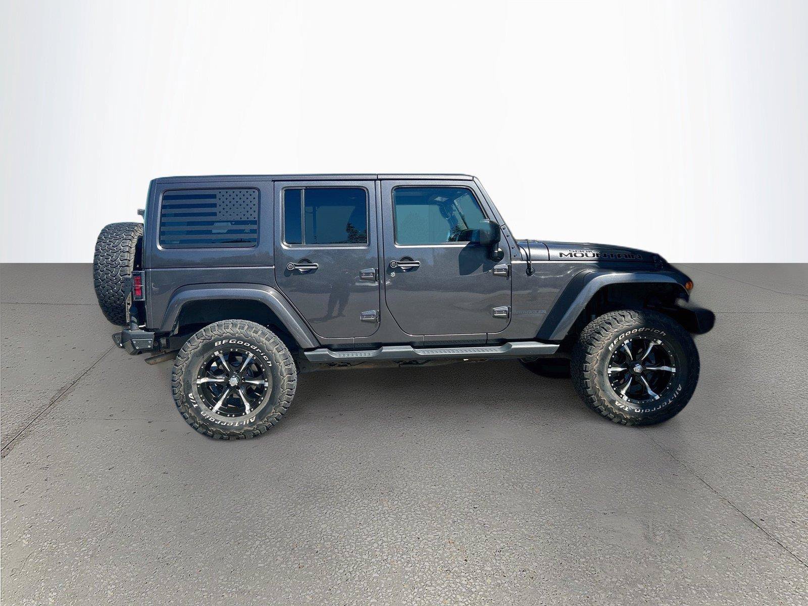 Used 2017 Jeep Wrangler Unlimited Sahara AWD/4WD image 3