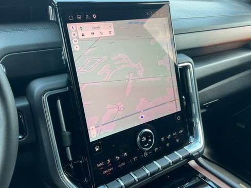 Used 2025 GMC Yukon XL Denali AWD/4WD image 28