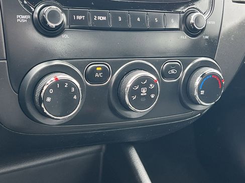 Used 2017 Kia Forte LX image 18