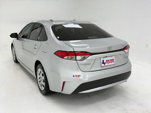 Used 2021 Toyota Corolla LE FWD image 38
