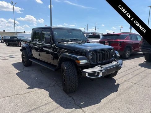 Used 2024 Jeep Gladiator Sport AWD/4WD image 1