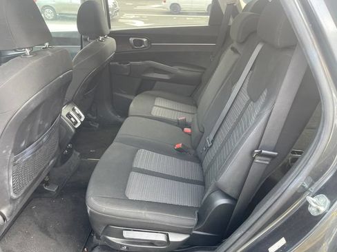 Used 2023 Kia Sorento LX AWD/4WD image 14