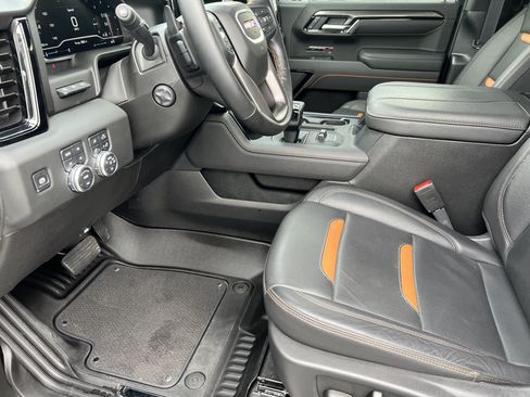 Used 2025 GMC Sierra 1500 AT4 w/ Technology Package AWD/4WD image 15