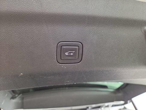 Used 2024 GMC Yukon XL AT4 w/ Technology Package AWD/4WD image 39