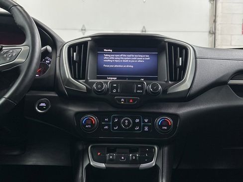 Used 2024 GMC Terrain SLT image 24