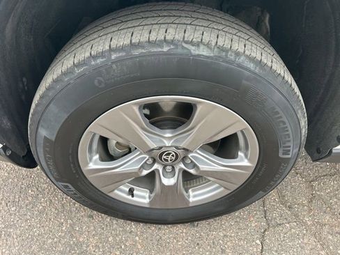 Used 2025 Toyota RAV4 XLE image 10