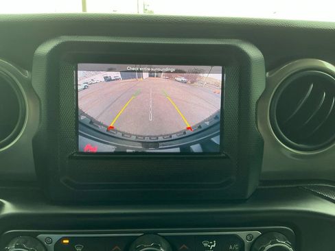 Used 2021 Jeep Wrangler Sport S image 26