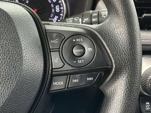 Used 2019 Toyota RAV4 XLE w/ Carpet Mat Package AWD/4WD image 10