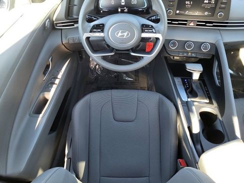 Used 2024 Hyundai Elantra SE image 20