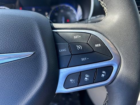 Certified 2024 Chrysler Pacifica Touring-L FWD image 38