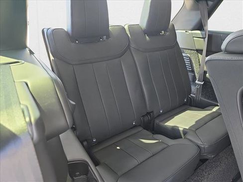 New 2025 Land Rover Range Rover Long Wheelbase SE image 12