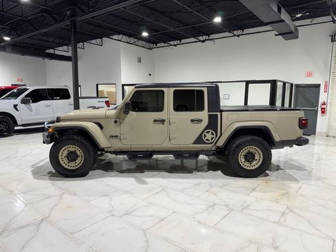 Used 2020 Jeep Gladiator Overland w/ Popular Equipment Package AWD/4WD image 8