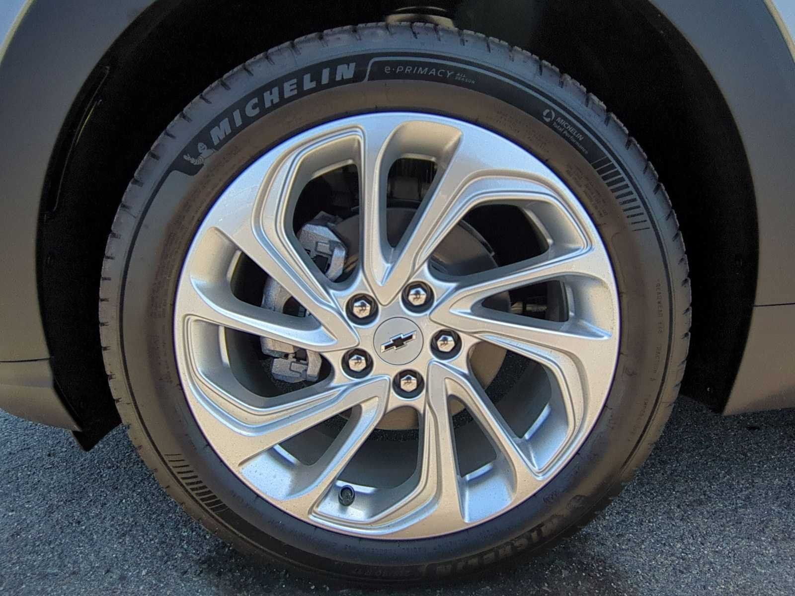 New 2027 Chevrolet Bolt LT FWD image 29