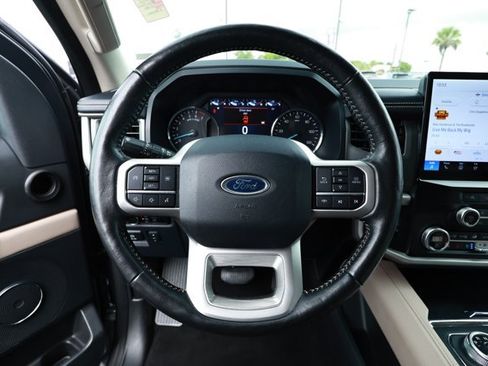 Used 2024 Ford Expedition XLT RWD image 11