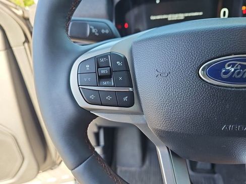 Used 2025 Ford Explorer Active w/ Active Comfort Package RWD image 13