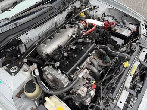 Used 2002 Nissan Sentra SE-R image 11