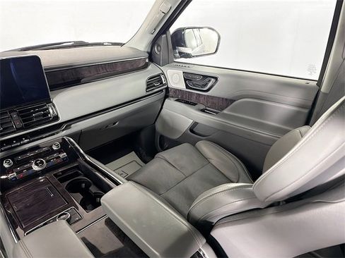 Used 2018 Lincoln Navigator Reserve w/ Technology Package image 23