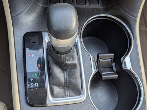 Used 2016 Toyota Highlander Limited image 26