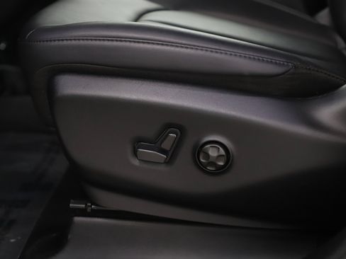 Used 2025 Chrysler Pacifica Select FWD image 32