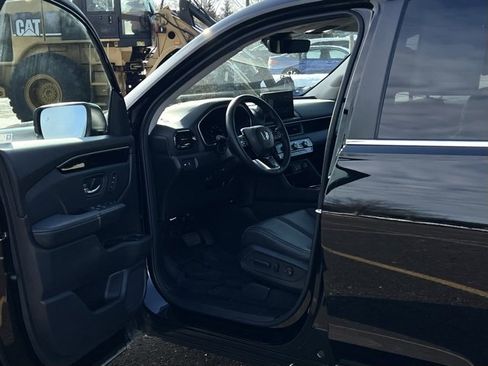 Certified 2025 Honda Pilot EX-L image 19