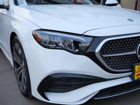 Used 2025 Mercedes-Benz E 350 4MATIC Sedan image 16