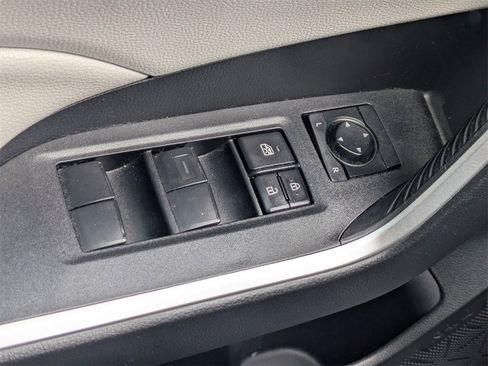 Used 2020 Toyota RAV4 XLE image 26