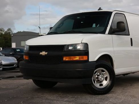 Used 2021 Chevrolet Express 2500 w/ Driver Convenience Package RWD image 27