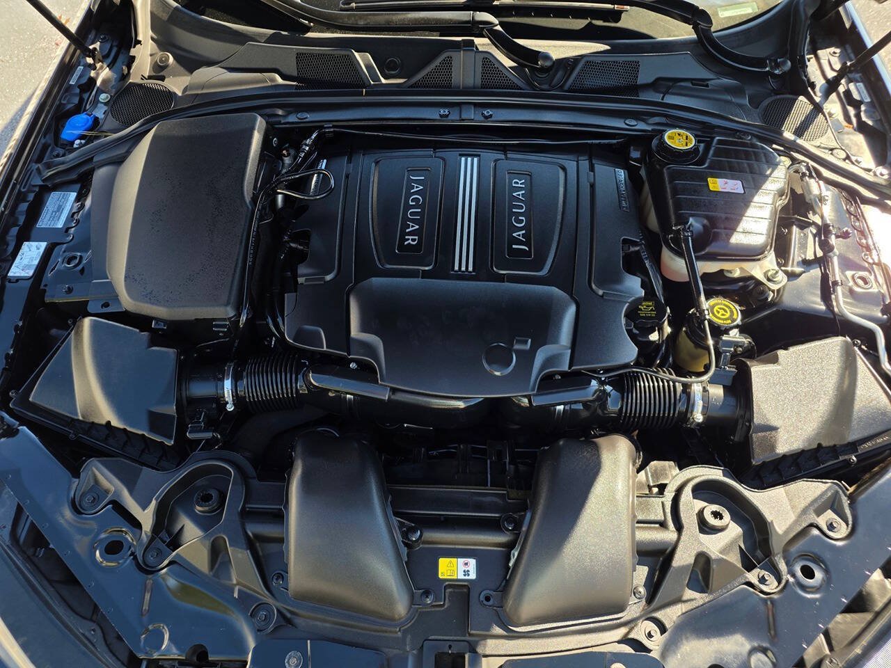 Used 2013 Jaguar XF 3.0 RWD image 30
