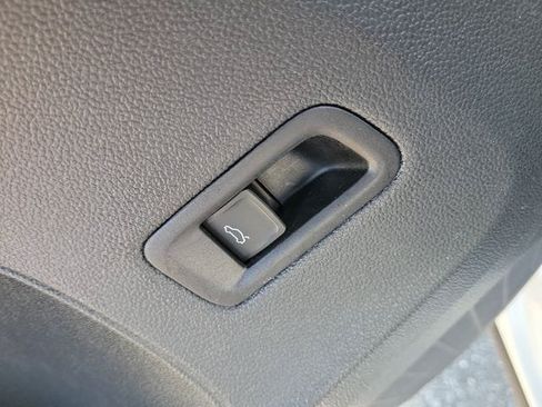 Certified 2024 Volkswagen Atlas SE FWD image 17