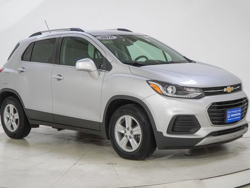 Used 2018 Chevrolet Trax LT w/ LT Convenience Package image 13