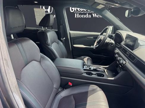 Used 2025 Honda Pilot Black Edition image 15