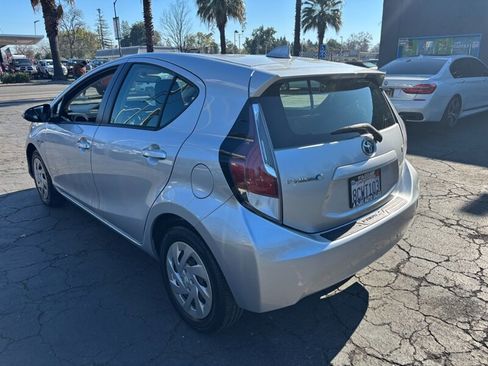 Used 2016 Toyota Prius C One image 4