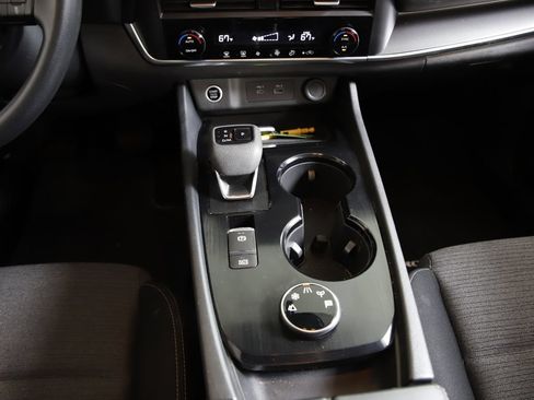 Used 2023 Nissan Rogue SV AWD/4WD image 13