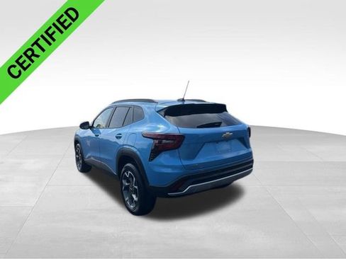 Used 2025 Chevrolet Trax LT w/ Driver Confidence Package FWD image 4