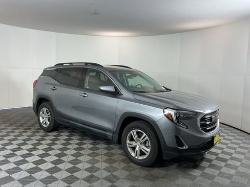 Used 2020 GMC Terrain SLE w/ Driver Convenience Package image 3