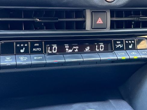 Certified 2023 Toyota Crown AWD/4WD image 21