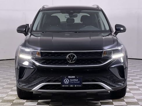 Used 2024 Volkswagen Taos SE image 2