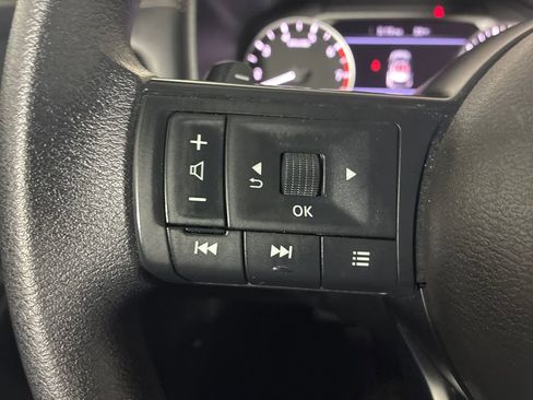 Used 2023 Nissan Rogue S AWD/4WD image 10