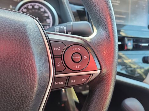 Used 2022 Toyota Camry LE image 23